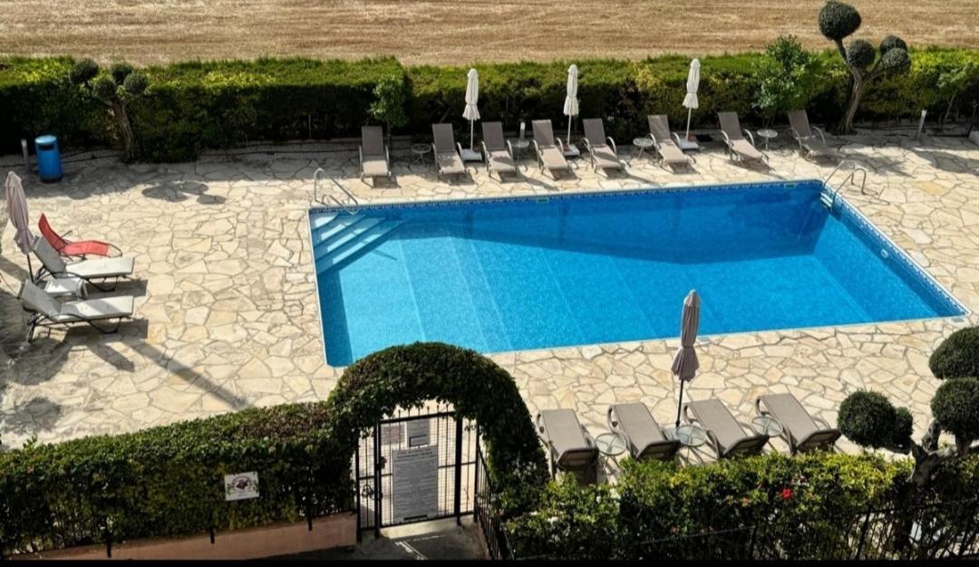 Two Bedroom Apartment With Pool Paphos Exteriér fotografie